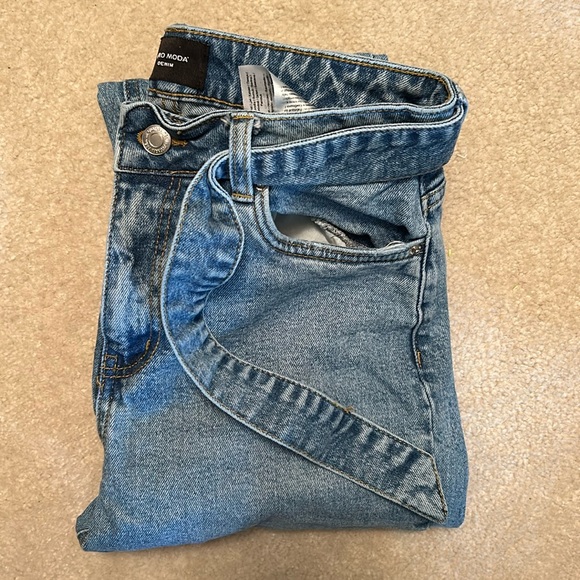 Vero Moda Mom Jean with belt - Picture 1 of 3